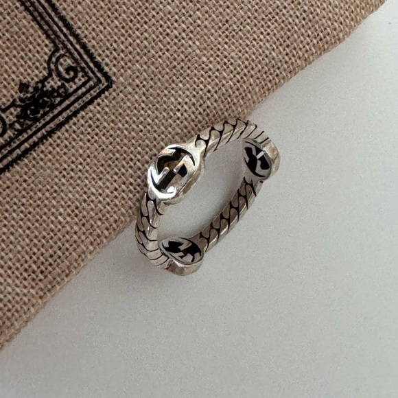 💚Interlocking G Ring - Size 12 (US size 6)💚 - Picture 2 of 6
